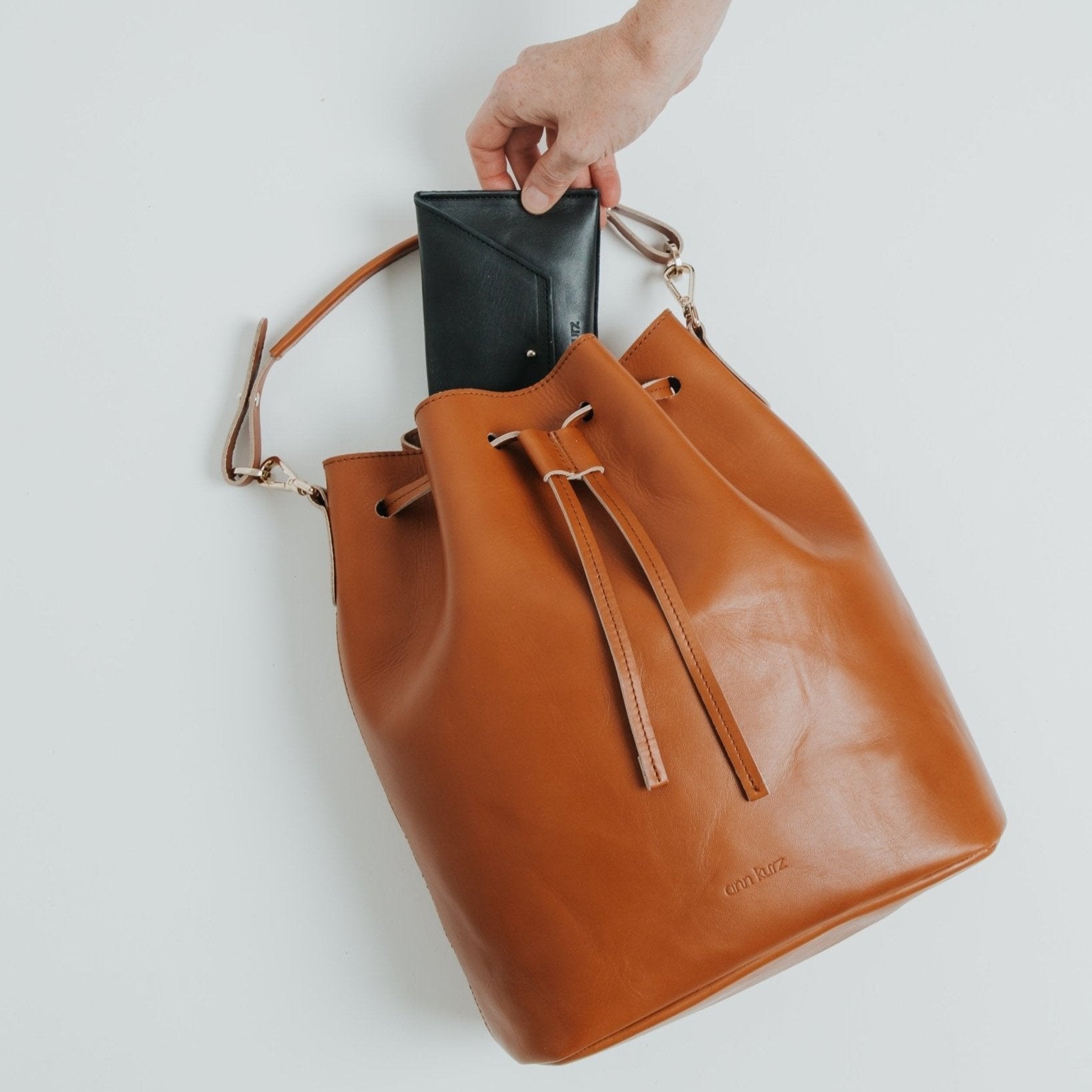 Convertible Saku Bucket Bag Nappa Braun