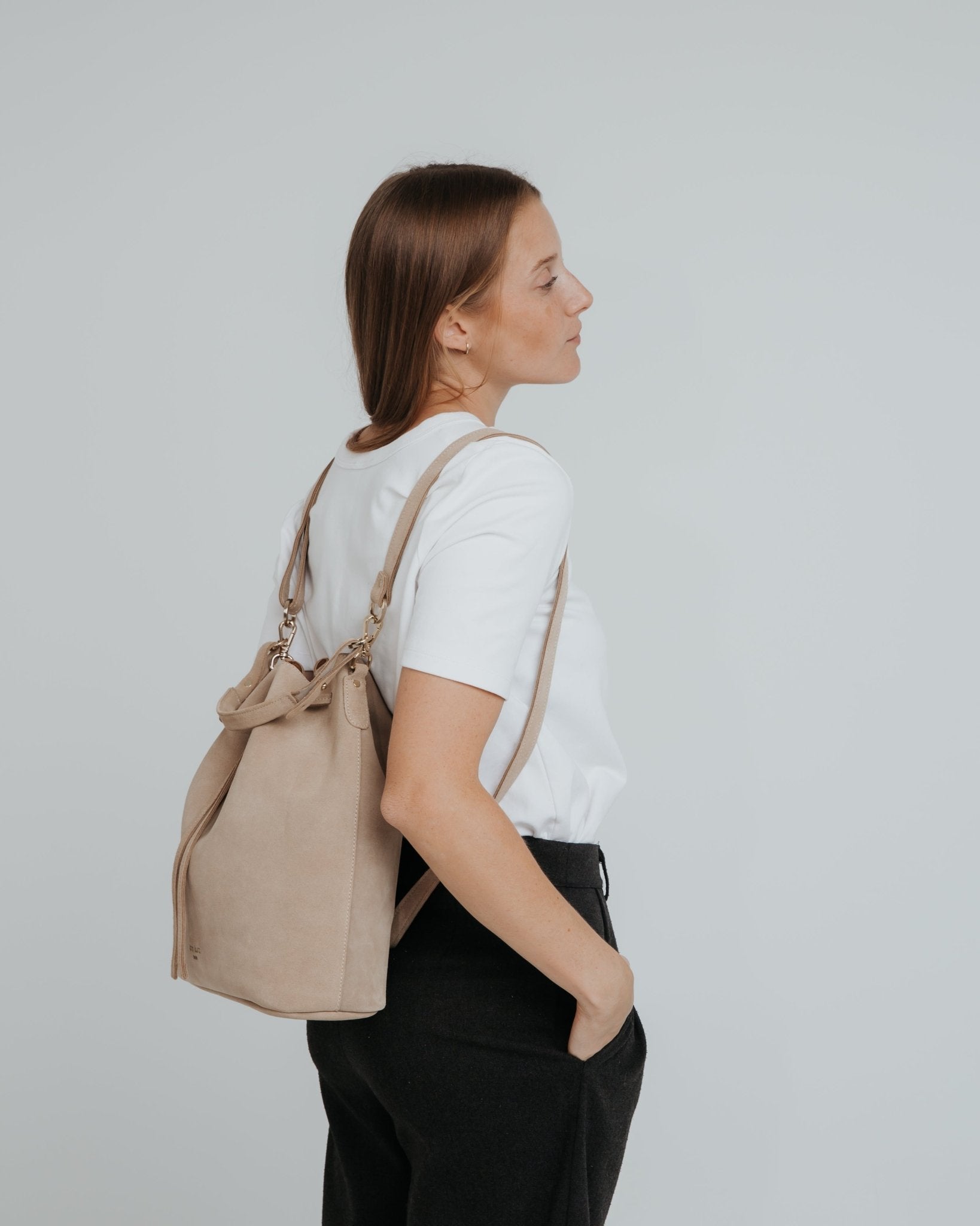 Convertible Saku Bucket Bag - Suede Caramelo - ann kurz