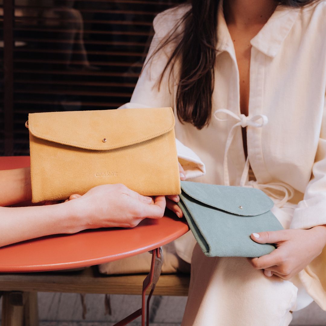 Cute Clutch - Suede Golden - ann kurz
