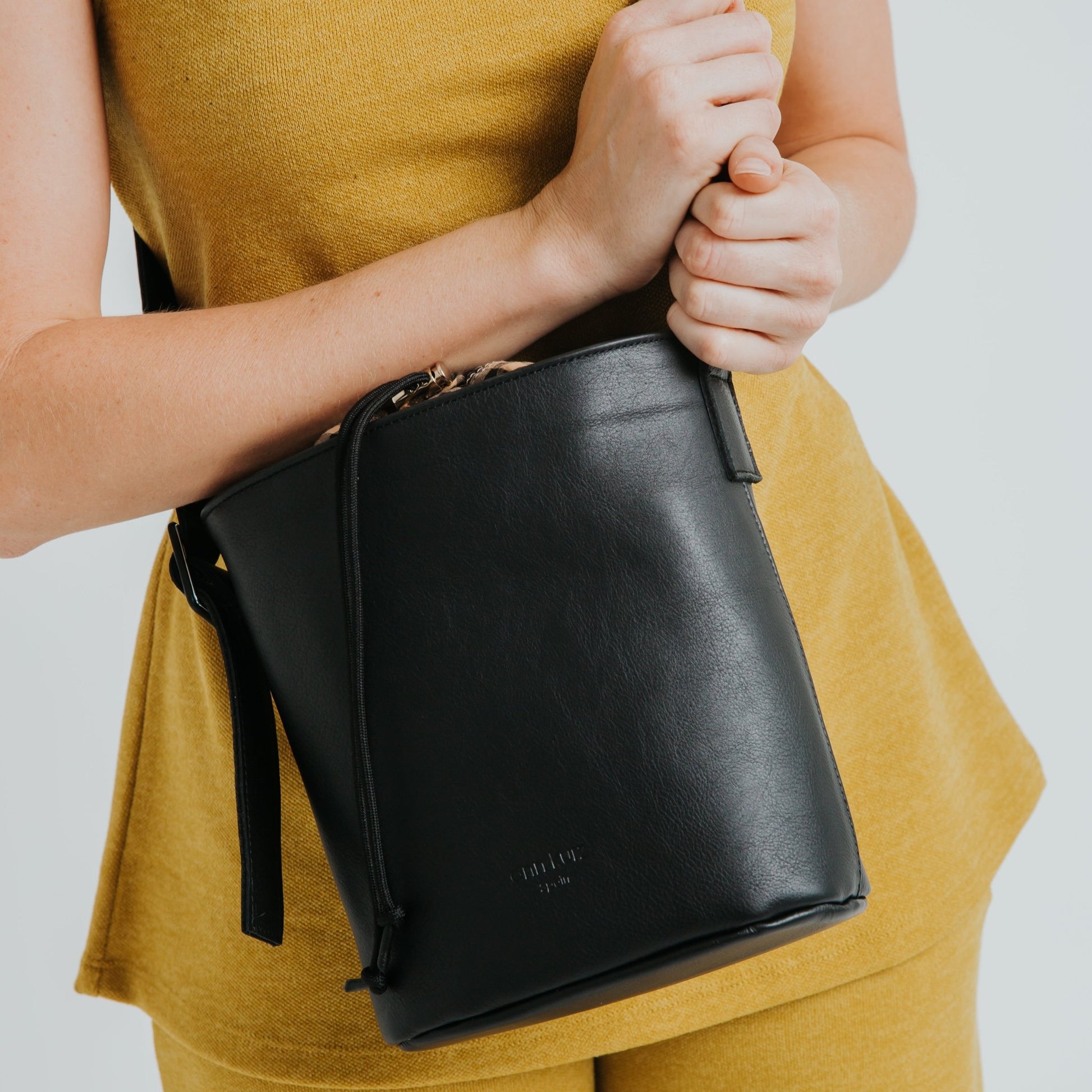 Medium Bucket Bag - Nappa Black - ann kurz